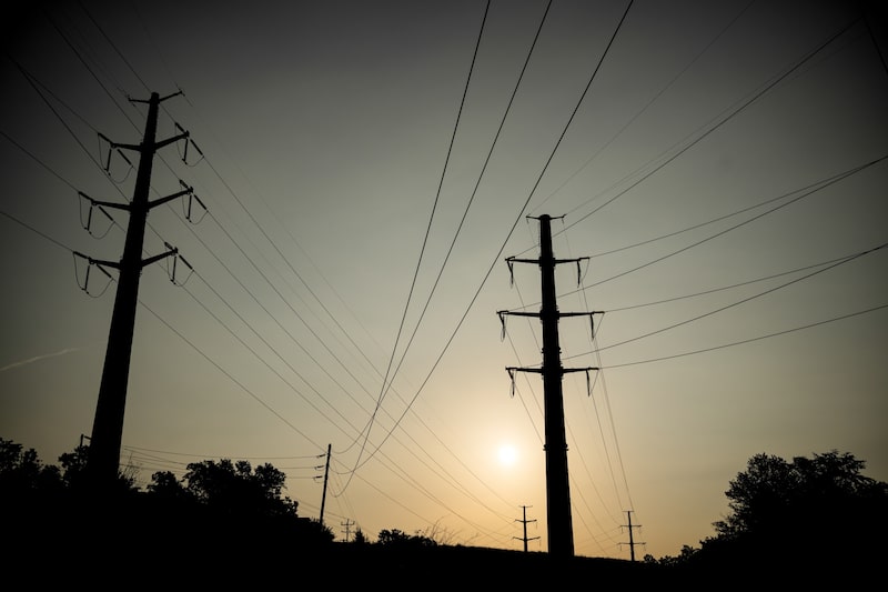 La demanda de energía en la red eléctrica más grande de Estados Unidos alcanzó un récord el jueves, mientras las temperaturas superaban los 38 °C (100 °F) en gran parte de la región del Atlántico Medio, lo que evidencia la presión sobre un sistema eléctrico que ya tiene dificultades para hacer frente al auge de los centros de datos. Fotógrafo: Graeme Sloan/Bloomberg La demanda de energía en la red eléctrica más grande de Estados Unidos alcanzó un récord el jueves, mientras las temperaturas superaban los 38 °C (100 °F) en gran parte de la región del Atlántico Medio, lo que evidencia la presión sobre un sistema eléctrico que ya tiene dificultades para hacer frente al auge de los centros de datos. Fotógrafo: Graeme Sloan/Bloomberg