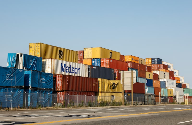 Déficit comercial de EE.UU. se amplía a 105.600 millones de dólares tras récord en importaciones Déficit comercial de EE.UU. se amplía a 105.600 millones de dólares tras récord en importaciones