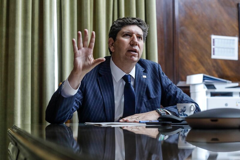 Ministro das Finanças disse que espera que a inflação caia no segundo semestre do ano Ministro das Finanças disse que espera que a inflação caia no segundo semestre do ano