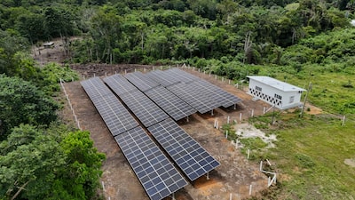 Energia solar e baterias transformam comunidades na Amazônia e reduzem uso de diesel Energia solar e baterias transformam comunidades na Amazônia e reduzem uso de diesel
