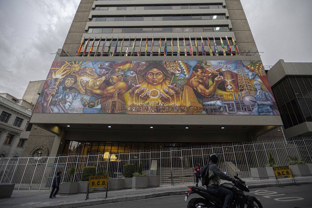 El «Mural del Bicentenario», creado por el artista Wilson Zambrana, en la fachada del Banco Central de Bolivia en La Paz, Bolivia, el miércoles 12 de noviembre de 2025. El «Mural del Bicentenario», creado por el artista Wilson Zambrana, en la fachada del Banco Central de Bolivia en La Paz, Bolivia, el miércoles 12 de noviembre de 2025.