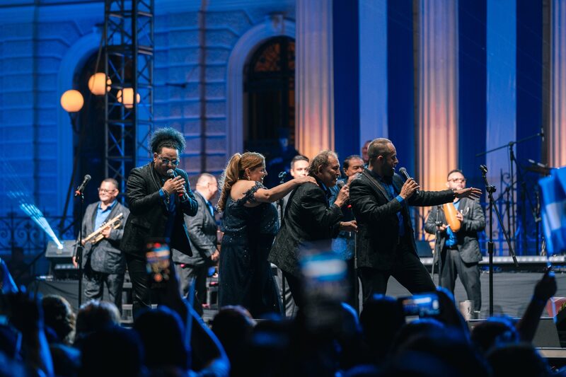 Los Hermanos Flores Los Hermanos Flores