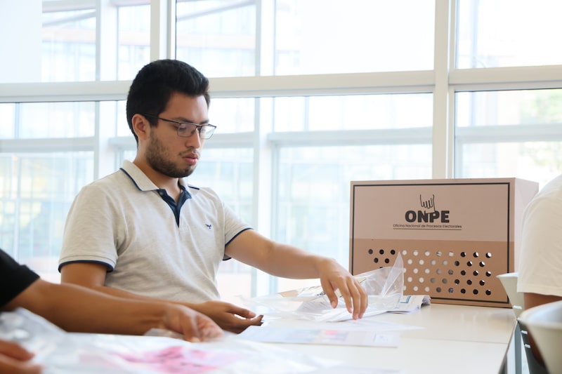 Capacitación a miembros de mesa en la Pontificia Universidad Católica del Perú, el 1 de abril de 2026. Capacitación a miembros de mesa en la Pontificia Universidad Católica del Perú, el 1 de abril de 2026.