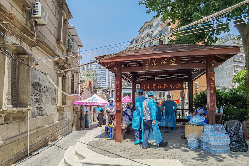 China encierra una ciudad de 4,5 millones de habitantes mientras el Delta vuelve a subir China encierra una ciudad de 4,5 millones de habitantes mientras el Delta vuelve a subir