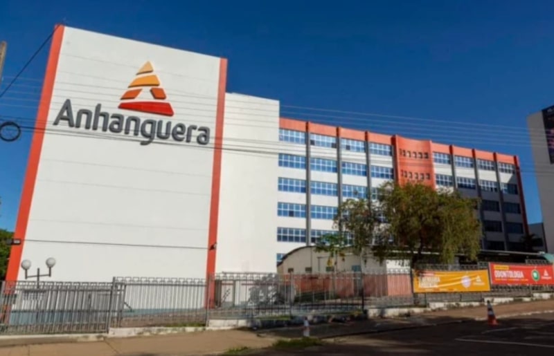 Unidade da Anhanguera: marca da Cogna cortou mensalidades do presencial em 9,4%, com quedas maiores em São Paulo, aponta JPMorgan Unidade da Anhanguera: marca da Cogna cortou mensalidades do presencial em 9,4%, com quedas maiores em São Paulo, aponta JPMorgan