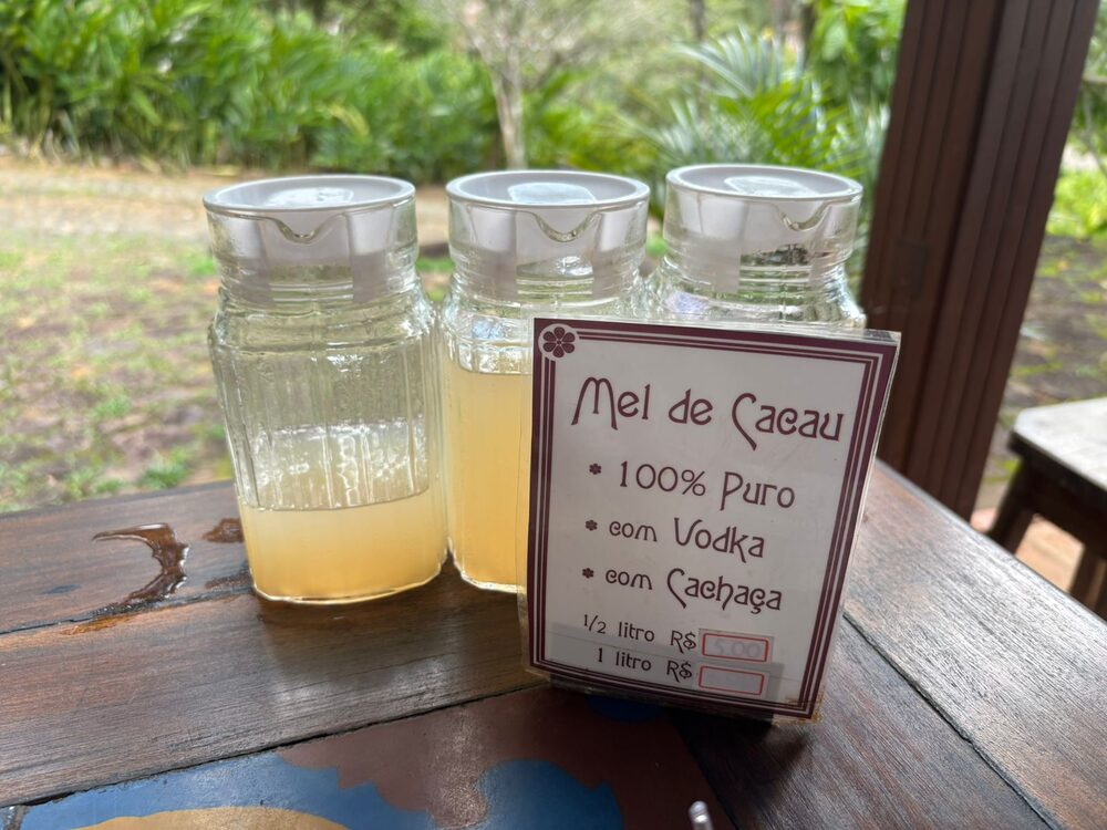 Mel do cacau também é comercializado Mel do cacau também é comercializado