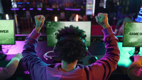 Fuera de la cancha, ¿quiénes son los reyes latinos de los e-sports? Fuera de la cancha, ¿quiénes son los reyes latinos de los e-sports?