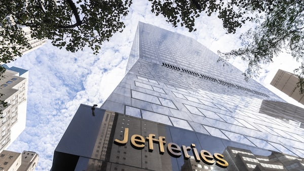 Jefferies cae tras el desplome de más del 50% en ingresos de gestión de activos Jefferies cae tras el desplome de más del 50% en ingresos de gestión de activos