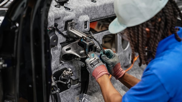 Producción industrial de EE.UU. cae inesperadamente en agosto ante caída de la manufactura Producción industrial de EE.UU. cae inesperadamente en agosto ante caída de la manufactura