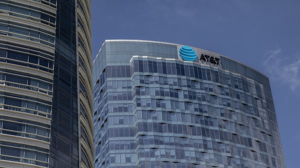 Televisa y firma de David Martínez comprarán AT&T México por US$2.000 millones Televisa y firma de David Martínez comprarán AT&T México por US$2.000 millones
