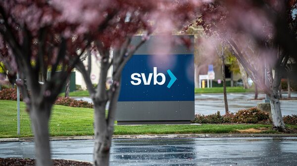 SVB retoma contratações e quer voltar à liderança no setor um ano após colapso SVB retoma contratações e quer voltar à liderança no setor um ano após colapso