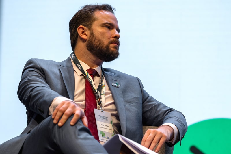 Brasil corteja investidores antes de possível emissão em euro Brasil corteja investidores antes de possível emissão em euro