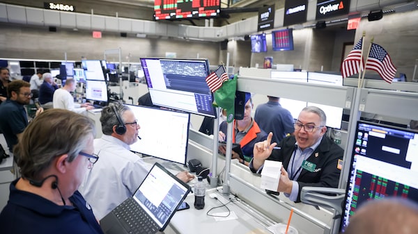 Nasdaq marca un récord impulsado por Meta y los chips mientras el petróleo cae debajo de US$100 Nasdaq marca un récord impulsado por Meta y los chips mientras el petróleo cae debajo de US$100