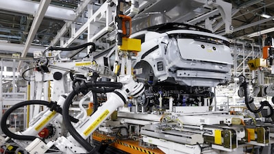 Producción industrial de Japón crece por cuarto mes pese a tensiones en Medio Oriente Producción industrial de Japón crece por cuarto mes pese a tensiones en Medio Oriente