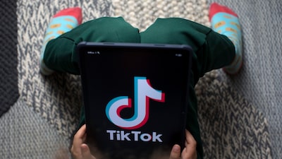 Dona do TikTok é multada em R$ 153,7 mi no Brasil por uso indevido de dados de menores Dona do TikTok é multada em R$ 153,7 mi no Brasil por uso indevido de dados de menores