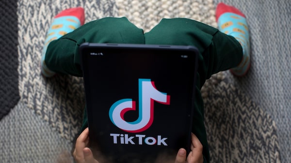 Dona do TikTok é multada em R$ 153,7 mi no Brasil por uso indevido de dados de menores Dona do TikTok é multada em R$ 153,7 mi no Brasil por uso indevido de dados de menores