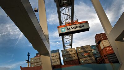 Maersk pede retirada de cargas em portos dos EUA para evitar possível greve Maersk pede retirada de cargas em portos dos EUA para evitar possível greve