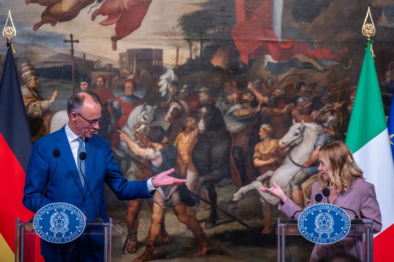 El canciller federal Friedrich Merz se reúne con la primera ministra italiana Giorgia Meloni. El canciller federal Friedrich Merz se reúne con la primera ministra italiana Giorgia Meloni.