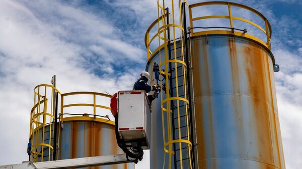 El petróleo sufre su mayor caída desde junio por temores de sobreoferta mundial El petróleo sufre su mayor caída desde junio por temores de sobreoferta mundial