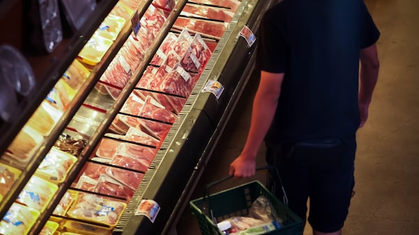 A vez do frango? Carne bovina cara perde espaço nos EUA com mudança no consumo A vez do frango? Carne bovina cara perde espaço nos EUA com mudança no consumo