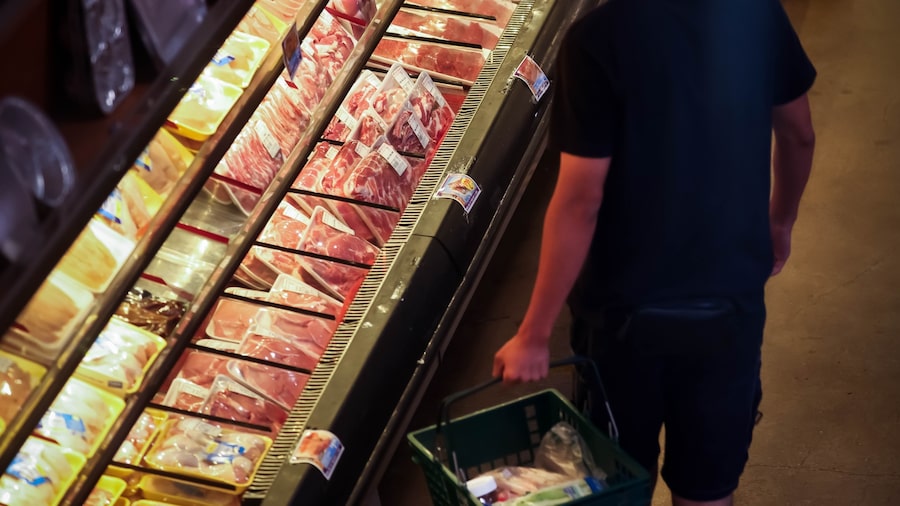 A vez do frango? Carne bovina cara perde espaço nos EUA com mudança no consumo A vez do frango? Carne bovina cara perde espaço nos EUA com mudança no consumo