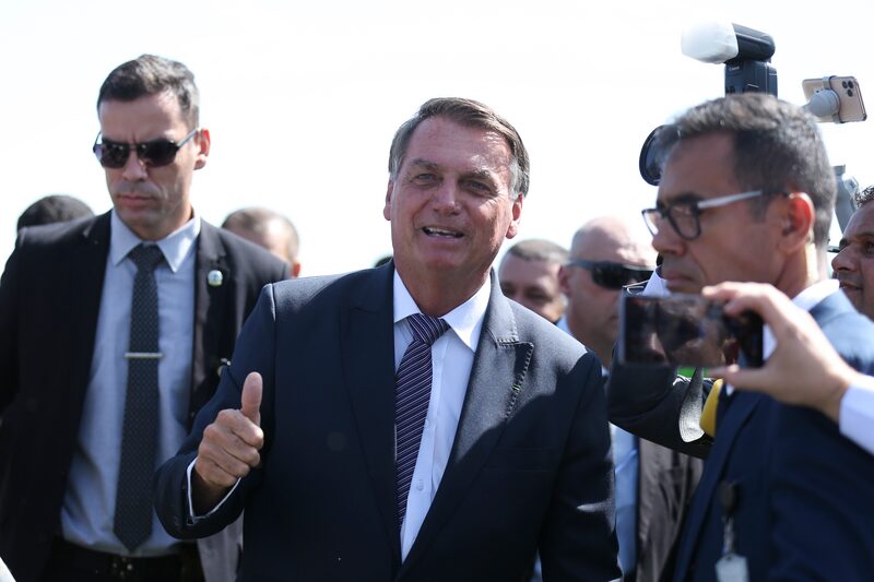 Em discurso no Ceará, Bolsonaro volta a culpar governadores e medidas de isolamento para combater a pandemia pela crise econômica Em discurso no Ceará, Bolsonaro volta a culpar governadores e medidas de isolamento para combater a pandemia pela crise econômica