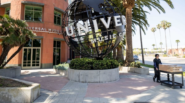 Universal Music sufre su mayor caída en dos años tras decepcionar con el crecimiento de suscripciones Universal Music sufre su mayor caída en dos años tras decepcionar con el crecimiento de suscripciones