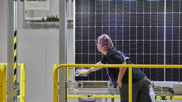 Producción industrial de EE. UU. se estanca por primera vez este año Producción industrial de EE. UU. se estanca por primera vez este año