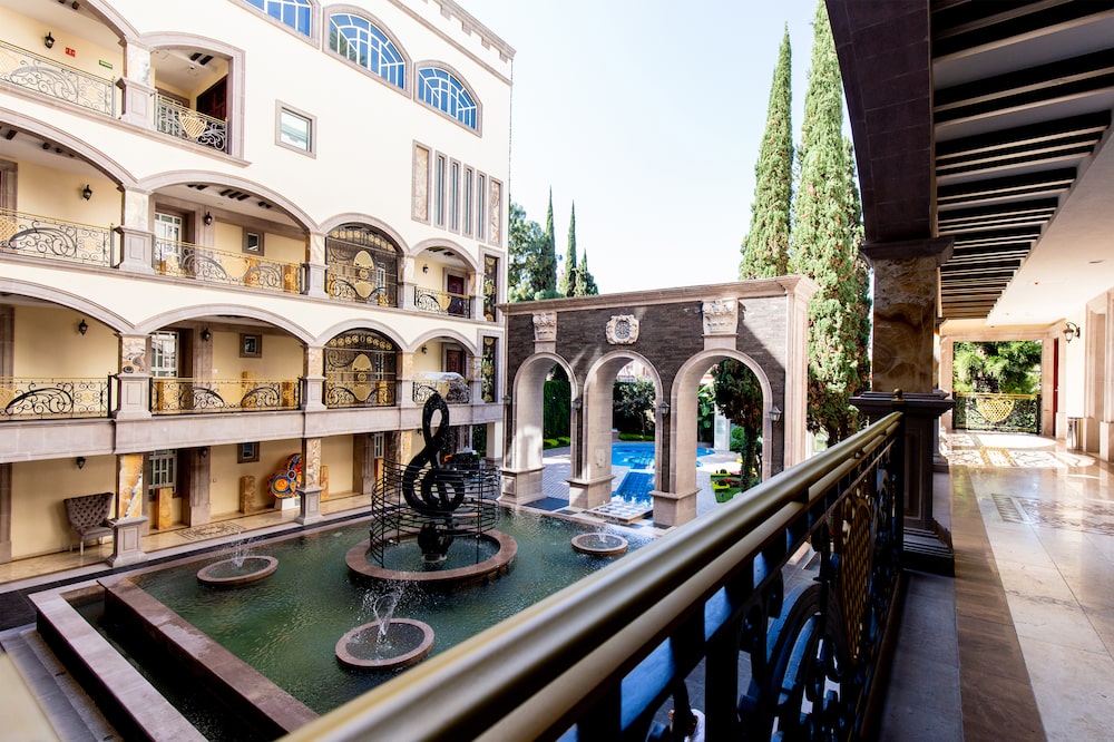 Hotel de Marco Antonio Solís el Buki Hotel de Marco Antonio Solís el Buki