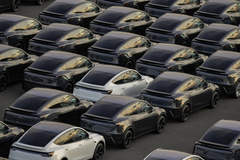 A montadora de Elon Musk planeja aumentar sua dependência de parceiros tecnológicos externos (Foto: Bloomberg) A montadora de Elon Musk planeja aumentar sua dependência de parceiros tecnológicos externos (Foto: Bloomberg)