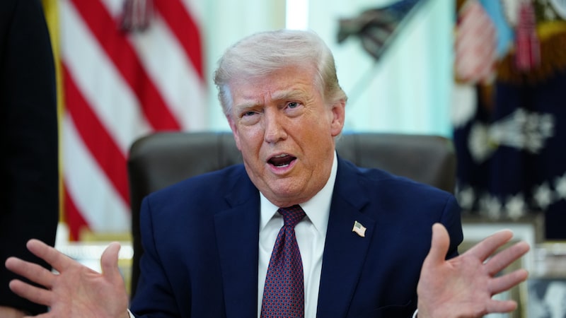 Trump diz que Irã pediu cessar-fogo, mas condiciona acordo à reabertura de Ormuz Trump diz que Irã pediu cessar-fogo, mas condiciona acordo à reabertura de Ormuz