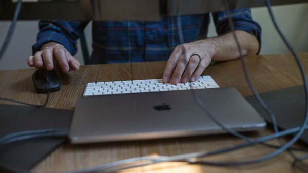 Trabajadores remotos colombianos ganan menos del promedio de LatAm: ¿dónde pagan más? Trabajadores remotos colombianos ganan menos del promedio de LatAm: ¿dónde pagan más?