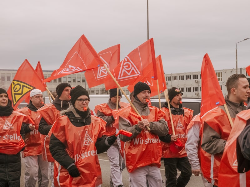 El conflicto de Volkswagen con los trabajadores podría prolongarse hasta el próximo año El conflicto de Volkswagen con los trabajadores podría prolongarse hasta el próximo año