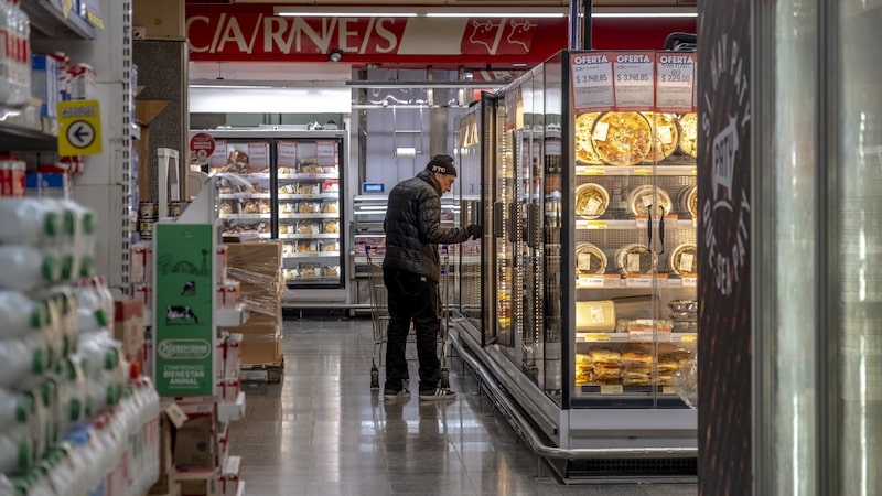 Na Argentina, alta da carne desafia esforço de Milei para controlar a inflação Na Argentina, alta da carne desafia esforço de Milei para controlar a inflação