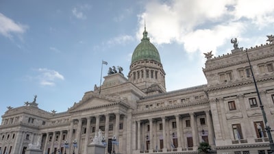 El Congreso de Argentina aprueba la reforma laboral, una victoria clave para Milei El Congreso de Argentina aprueba la reforma laboral, una victoria clave para Milei