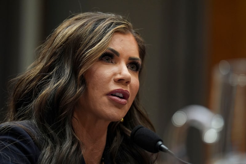 Los vuelos de deportación han provocado controversia, con los abogados de algunos de los expulsados diciendo que fueron erróneamente señalados como miembros de pandillas, y un juez que se movió para bloquear algunos vuelos. (Bloomberg) Los vuelos de deportación han provocado controversia, con los abogados de algunos de los expulsados diciendo que fueron erróneamente señalados como miembros de pandillas, y un juez que se movió para bloquear algunos vuelos. (Bloomberg)