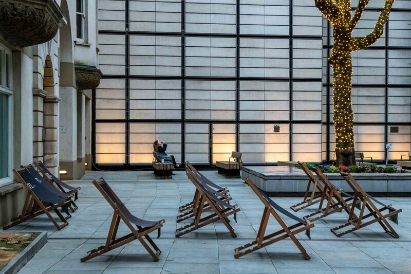 Las encuestas demuestran que 44% de las personas que quieren seguir en una empresa, lo hacen con la condición de aprender nuevas competencias para poder aspirar a un mejor puesto. Las encuestas demuestran que 44% de las personas que quieren seguir en una empresa, lo hacen con la condición de aprender nuevas competencias para poder aspirar a un mejor puesto.