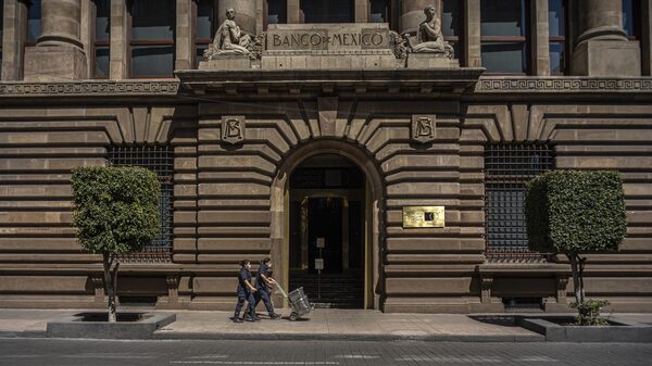 Minuta de Banxico divide a la Junta por postura monetaria restrictiva y desligue de la Fed Minuta de Banxico divide a la Junta por postura monetaria restrictiva y desligue de la Fed