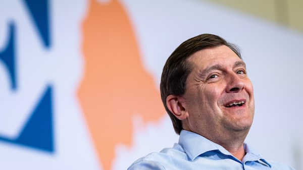 Los demócratas de Maine eligen a un antiguo maderero republicano para una contienda por el Senado que deben ganar Los demócratas de Maine eligen a un antiguo maderero republicano para una contienda por el Senado que deben ganar