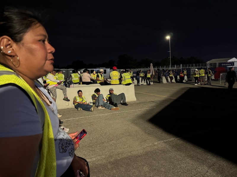 Los migrantes que trabajan en el Mundial cuando la fiesta del fútbol se acaba Los migrantes que trabajan en el Mundial cuando la fiesta del fútbol se acaba