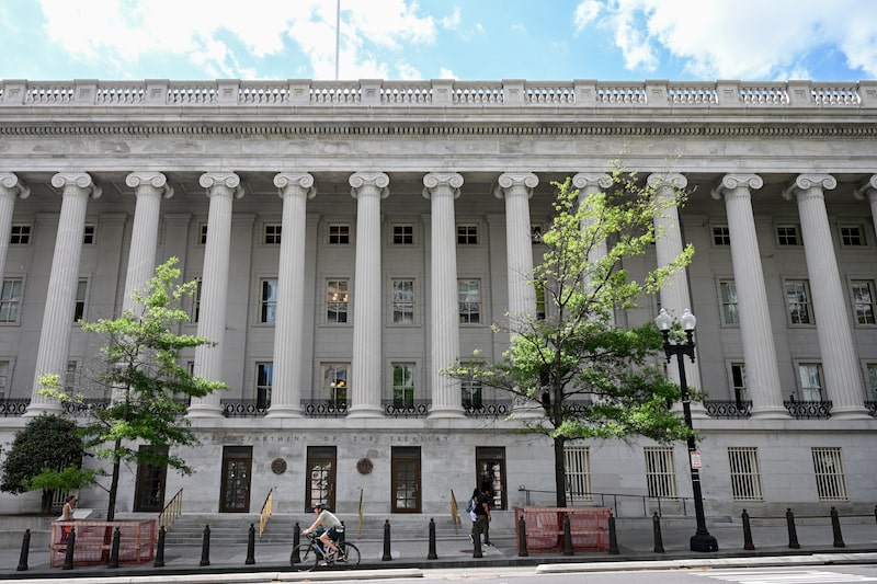 Fed Slashes T?Bill Purchases In Sharper Than Signaled Pullback Fed Slashes T?Bill Purchases In Sharper Than Signaled Pullback