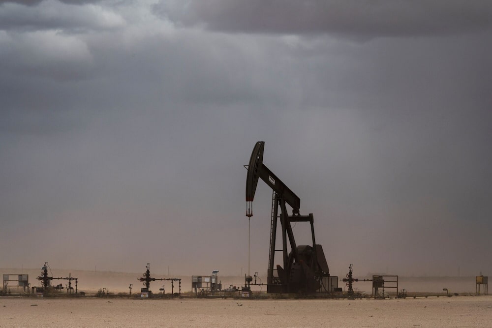Una bomba de extracción de petróleo en el condado de Martin, Texas, EE.UU. Una bomba de extracción de petróleo en el condado de Martin, Texas, EE.UU.