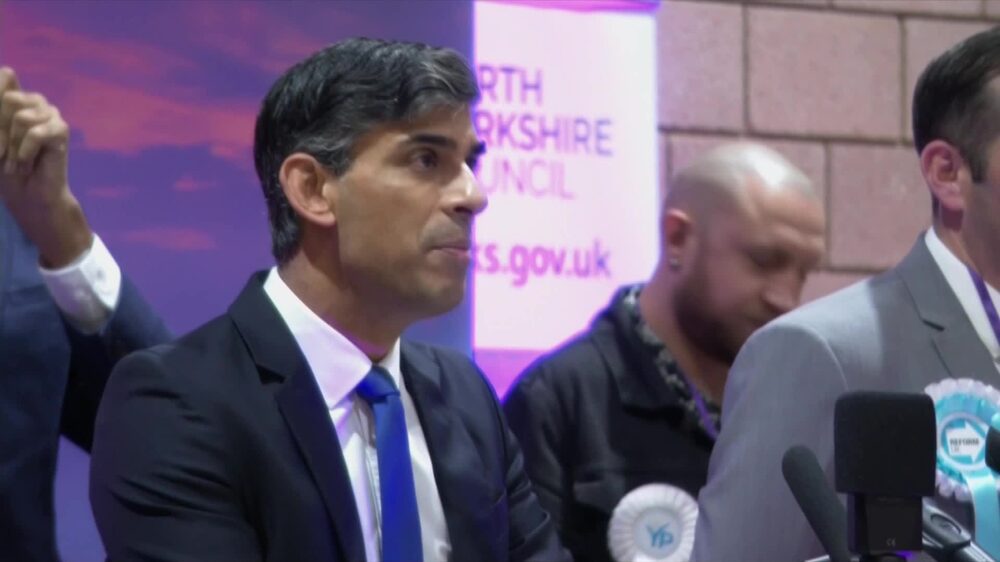 Rishi Sunak se disculpó por el resultado y dijo que pronto dimitirá como líder conservador. Rishi Sunak se disculpó por el resultado y dijo que pronto dimitirá como líder conservador.