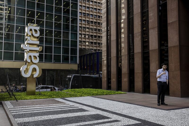 A Safra Asset possui cerca de R$ 164 bilhões em ativos sob gestão, sendo R$ 34,9 bilhões em fundos multimercado A Safra Asset possui cerca de R$ 164 bilhões em ativos sob gestão, sendo R$ 34,9 bilhões em fundos multimercado
