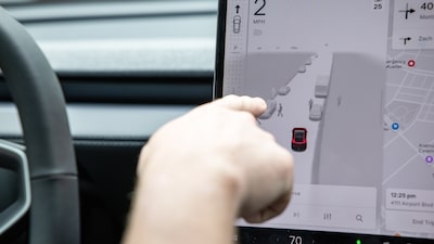 EE.UU. investiga a Tesla por autos que se saltan semáforos o circulan en sentido contrario EE.UU. investiga a Tesla por autos que se saltan semáforos o circulan en sentido contrario