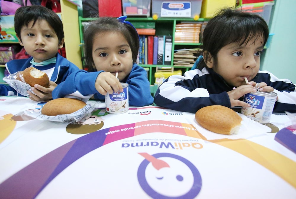 Qali Warma es un programa del Midis que brinda servicio alimentario con complemento educativo a niños y niñas matriculados en instituciones educativas públicas del nivel inicial y primaria a nivel nacional, y de secundaria de la Amazonía peruana. Qali Warma es un programa del Midis que brinda servicio alimentario con complemento educativo a niños y niñas matriculados en instituciones educativas públicas del nivel inicial y primaria a nivel nacional, y de secundaria de la Amazonía peruana.