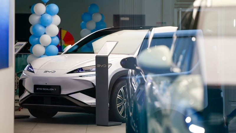 Crise do petróleo e filas em postos viraram a melhor propaganda para carros elétricos Crise do petróleo e filas em postos viraram a melhor propaganda para carros elétricos