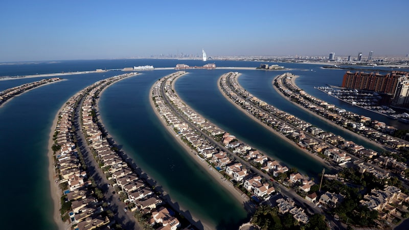 ‘Pior pesadelo’: ataques do Irã fecham escolas e afetam principal aeroporto de Dubai ‘Pior pesadelo’: ataques do Irã fecham escolas e afetam principal aeroporto de Dubai