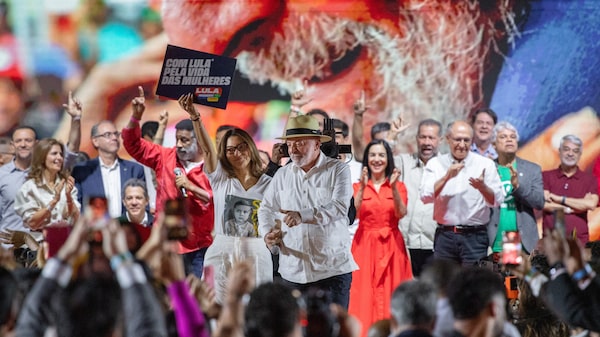 Vantagem de Lula sobre Flávio Bolsonaro diminui, aponta pesquisa Genial/Quaest Vantagem de Lula sobre Flávio Bolsonaro diminui, aponta pesquisa Genial/Quaest