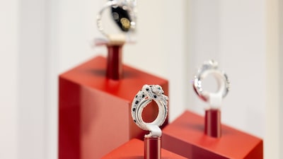 Richemont cresce acima do esperado e resiste à crise do luxo com impulso de joias Richemont cresce acima do esperado e resiste à crise do luxo com impulso de joias